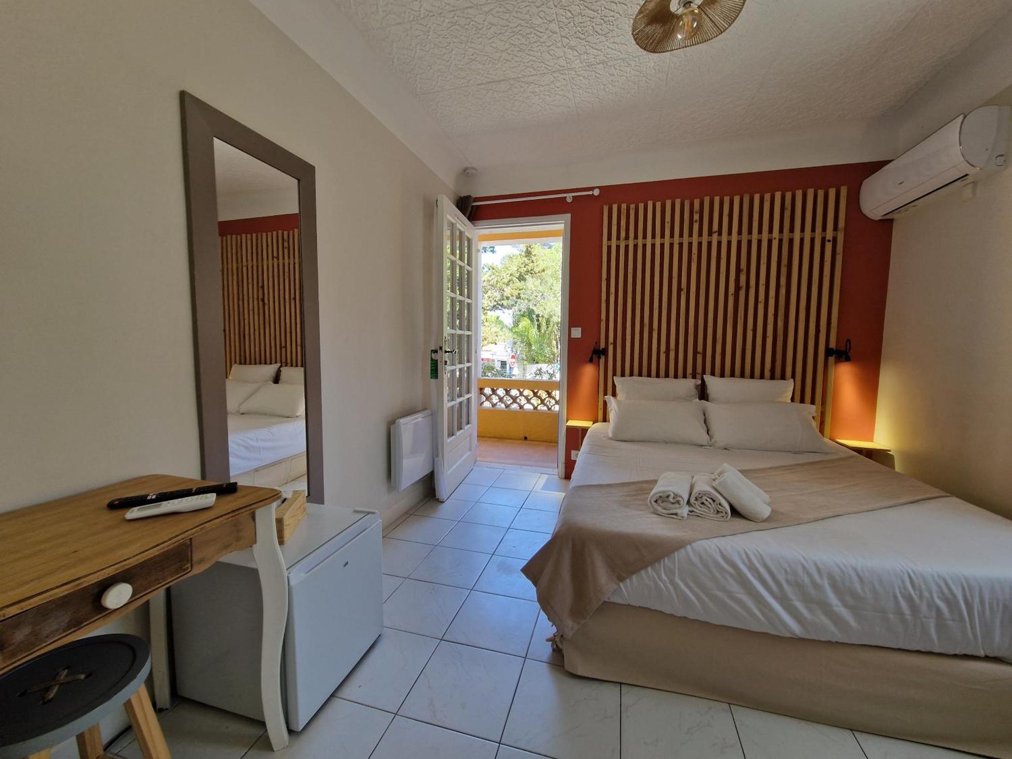 Le Cosy Hotel Saint Aygulf Exterior foto