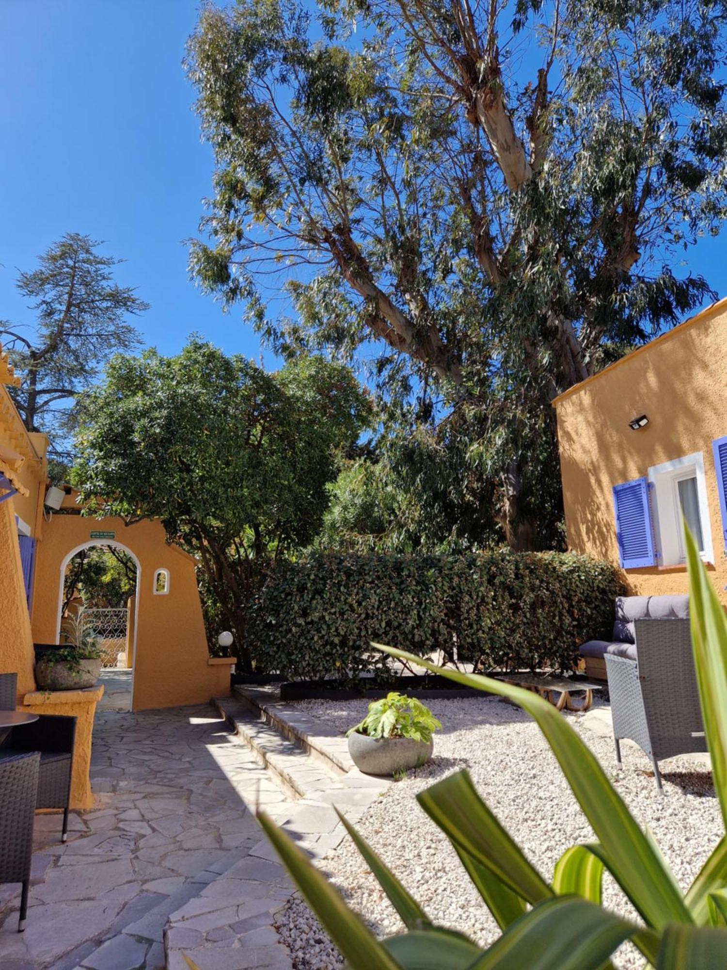 Le Cosy Hotel Saint Aygulf Exterior foto